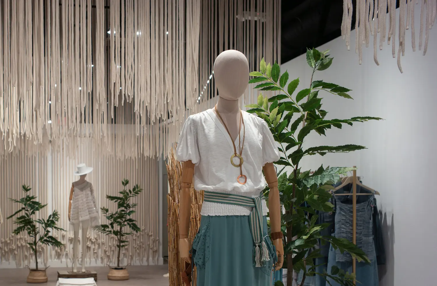 DISEÑO DE INTERIORES Y MOBILIARIO